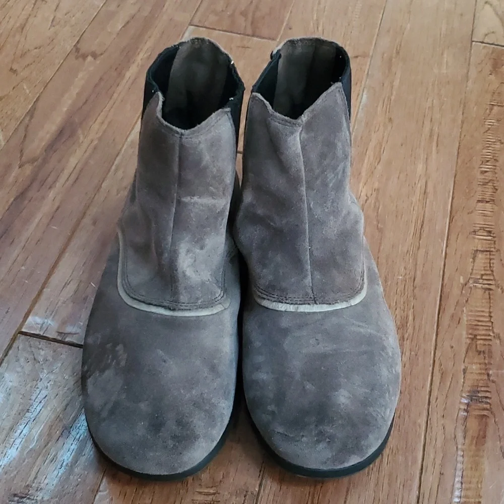 Sorel chelsea suede brown boots